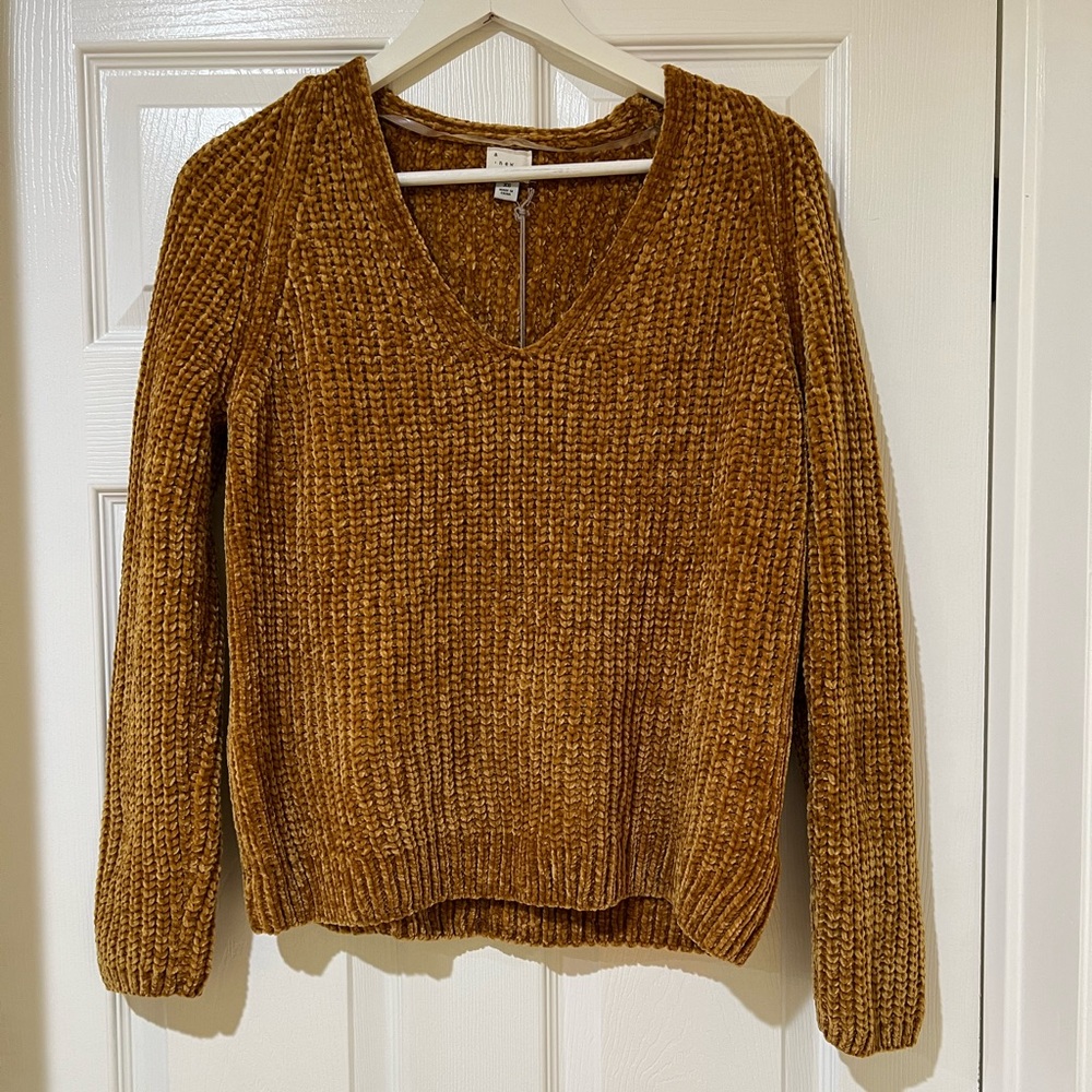 BRAND NEW🎉🎉 Long Sleeve Crop Top!